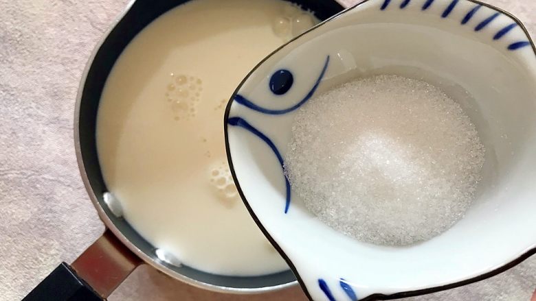 冬喝暖饮夏吃冰~暖冬系列之白薯可可热饮,加入细砂糖