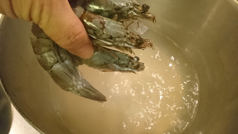 什錦海鮮關廟面,還有蝦!