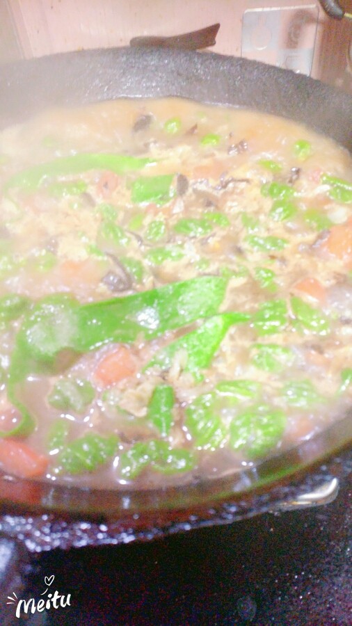 贝壳菠菜面,有面片,有贝壳面,记得加入<a style='color:red;display:inline-block;' href='/shicai/ 523'>粉丝</a>,加入盐准备出锅,记得点香油
