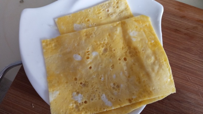 米饭三明治,切成方片