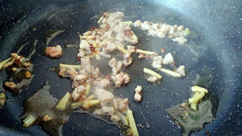 家常味~辣烧豆腐,中火炒出香味,肉末变色
