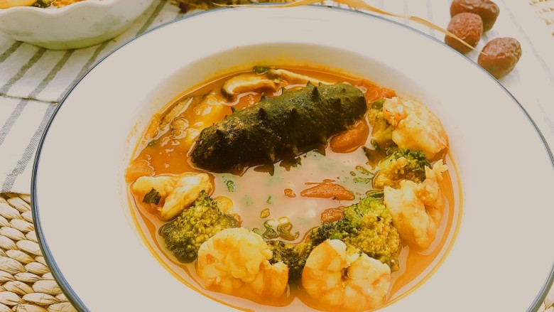 茄汁虾仁海参 宴客滋补菜,这样一道茄汁虾仁海参羹汤,不仅是美味佳肴,还能滋阴又补阳,高能低卡又塑身呢。