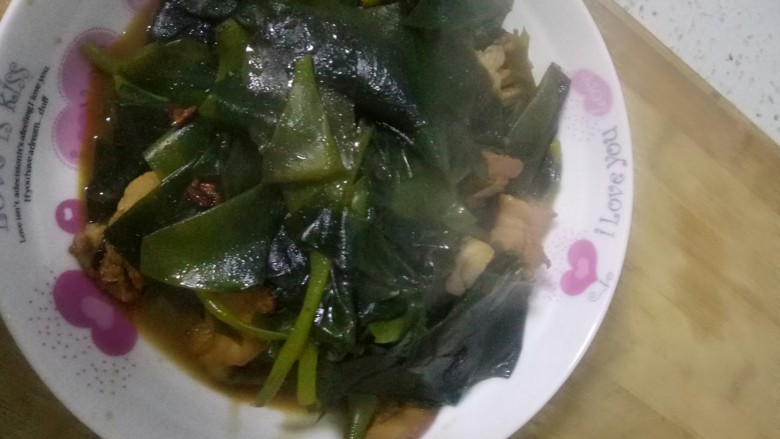 五花肉炖海带,盛盘,嫩嫩的海带一看就好吃