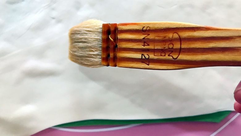 吃掉一朵花~柳绿桃红三色花样馒头,盖上白色面皮,同样薄薄刷一层饮用水