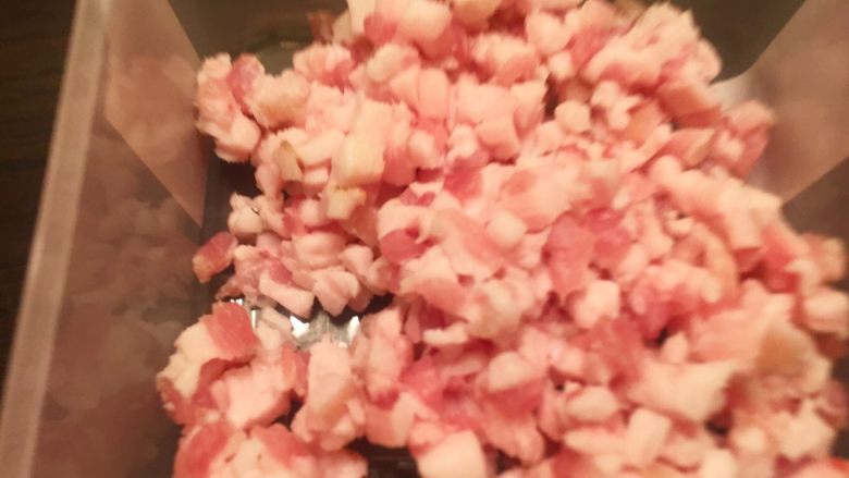 干贝虾皮猪肉竹香酱肉奶香包子,装入保鲜盒,