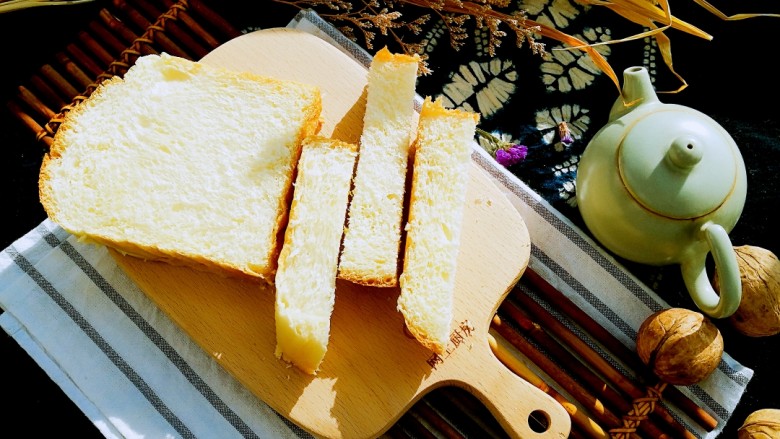 改良版冷藏法白土司
拉丝美超柔软,每一口都超柔软,每一口都好满足哦。美食强迫症的精益求精,坚持手作零添加,拒绝对心血管有害的人造奶油人造黄油,使用天然动物奶油黄油,带给家人健康美味每一天!