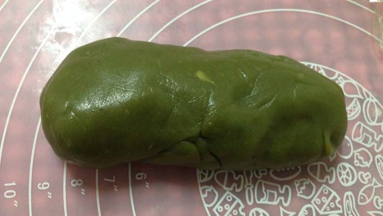 网红甜点+内外反做的抹茶软欧包,慢慢 把馅包紧,不然会有空洞