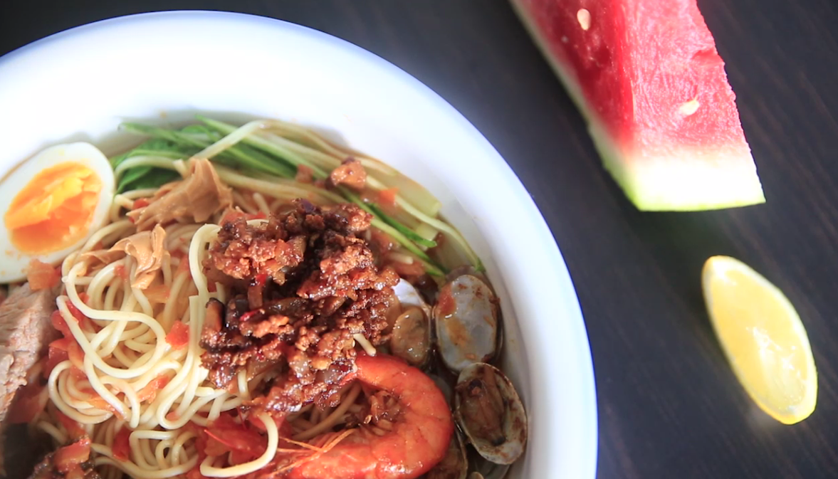 野食小哥：没什么胃口？那简单做碗面吃吧