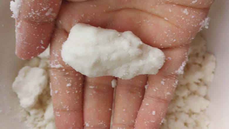 米糕(枣泥+黑芝麻),用力攥一下成团
