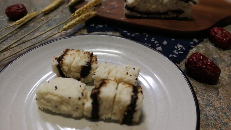 米糕(枣泥+黑芝麻),成品图摆拍