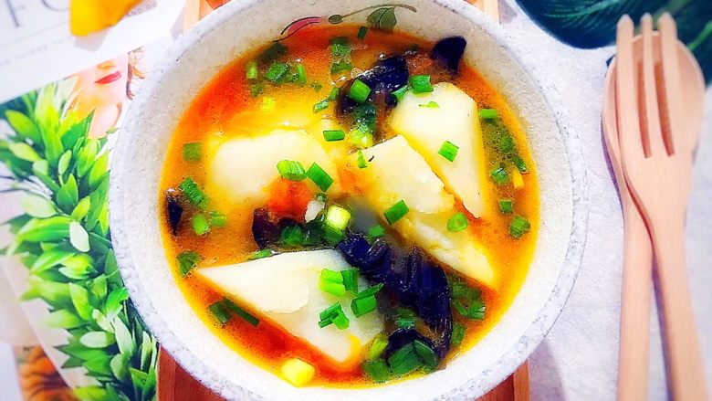 暖冬系列之家常经典西红柿黑木耳山药汤