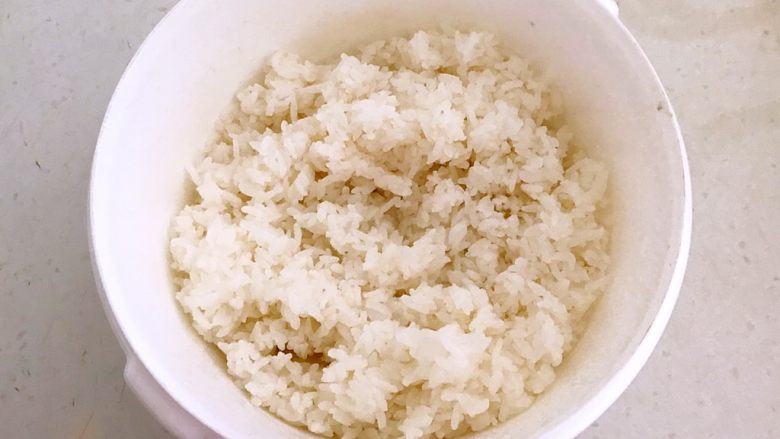 牛油果寿司,充分调匀,晾凉备用