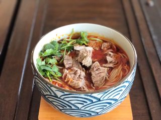 方便快手的牛肉米线