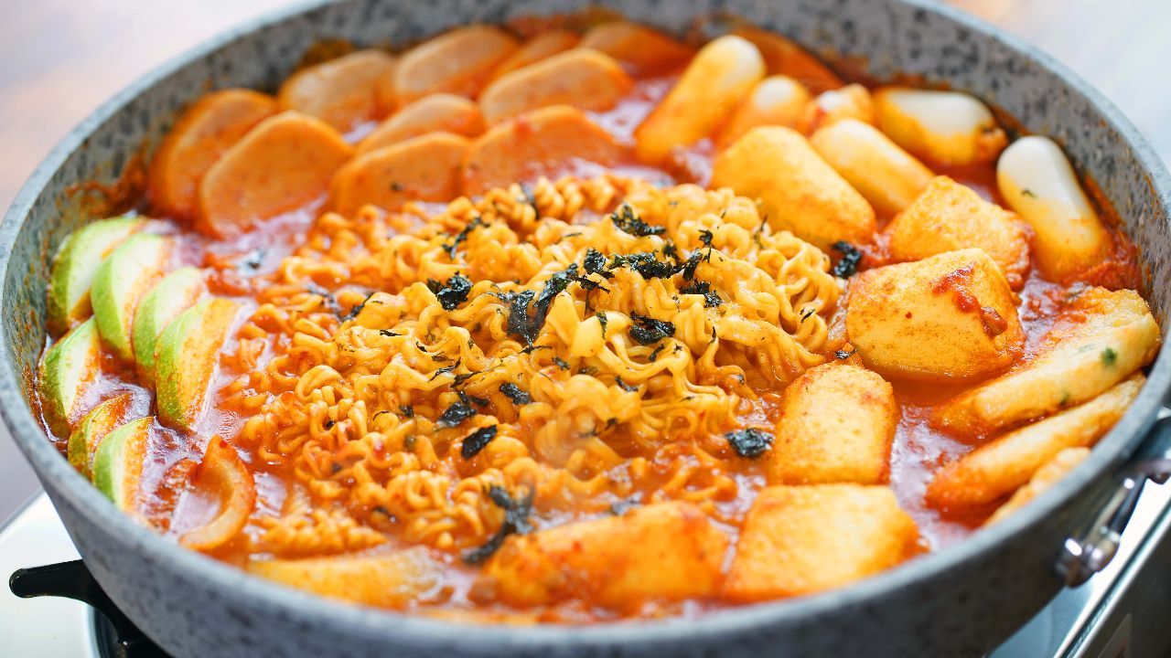 【部队锅】美味一锅端的韩式部队锅，在家里也能吃的很满足~