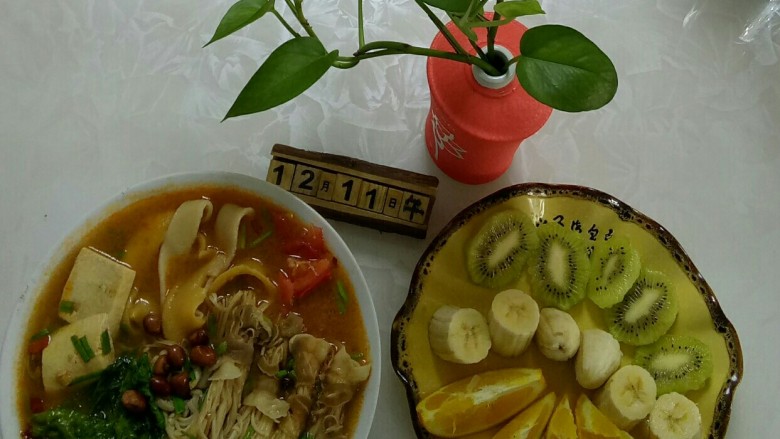 酸辣双色肥牛金针菇扯面,开吃了!