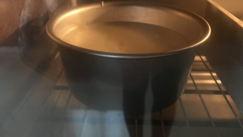 祝福天使,烤箱预热140度,烤五十分钟,烤完后立刻倒扣放凉
