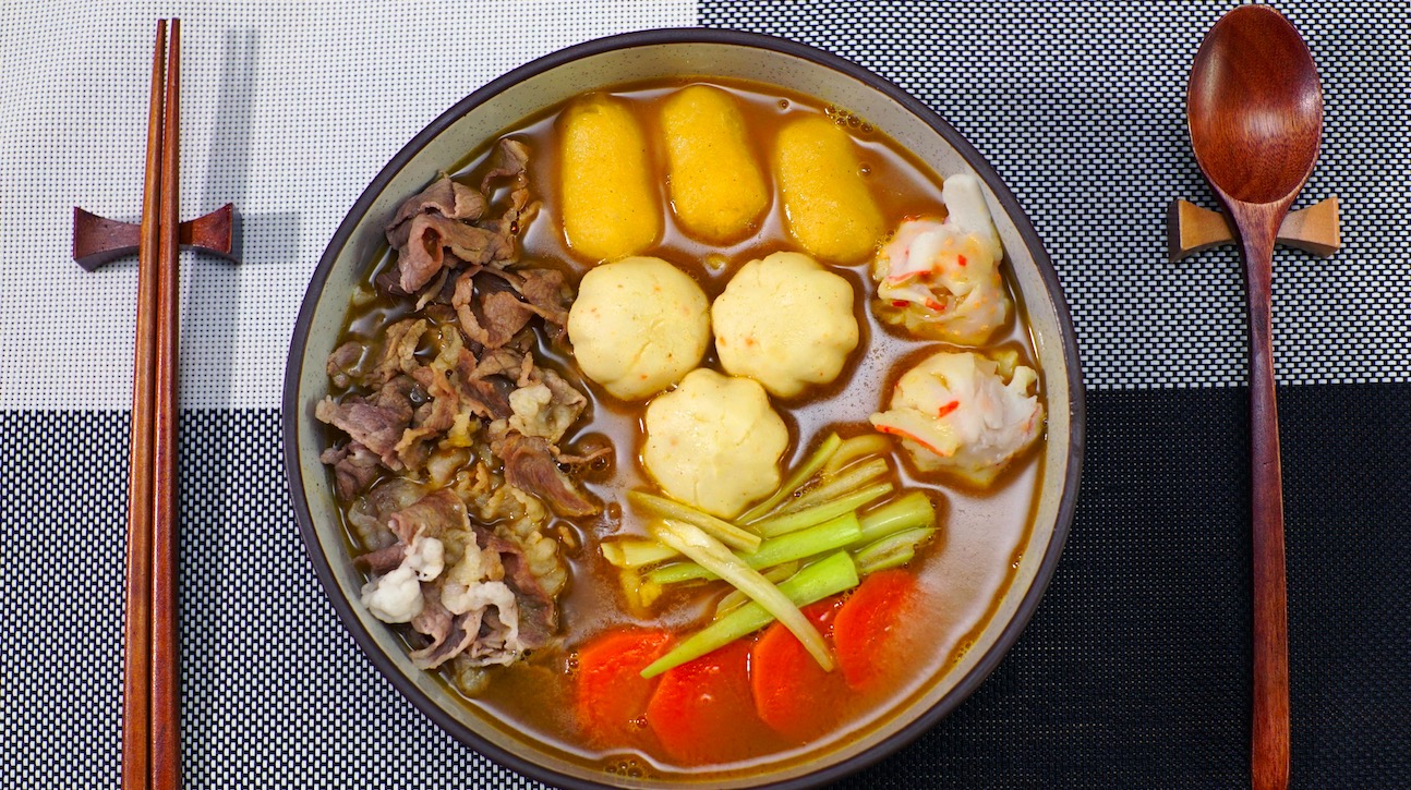 【咖喱乌冬面】热腾腾的乌冬面配上香浓的咖喱椰浆，吃一口就忘不了的味道！