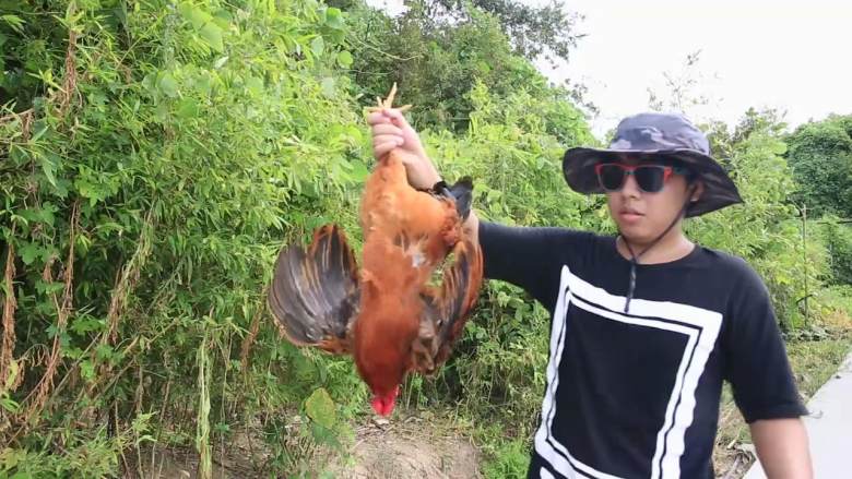 野食小哥：翻山越岭，只为做一只美味的叫花鸡