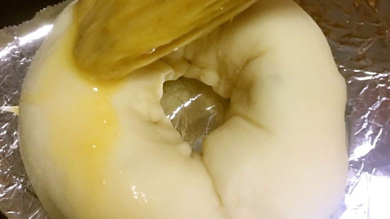 栗子面包,两发后,取出,刷蛋液。