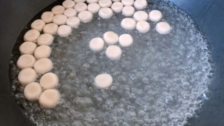 红豆椰香芋圆,放入芋圆煮到浮起后再煮一两分钟即可