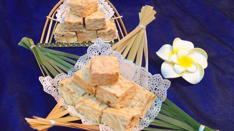 网红甜品+雪花酥,浓浓的奶香味,边切边吃了好几块,香甜酥脆,实在太好吃啦。