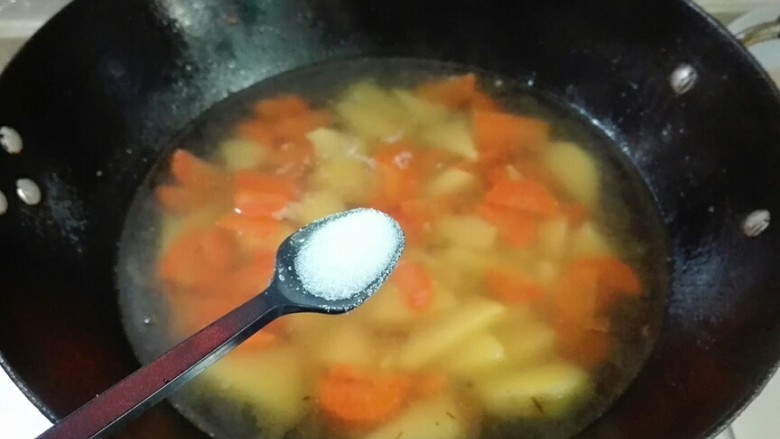 饿!来吃碗洋山芋胡萝卜年糕,放半小勺盐