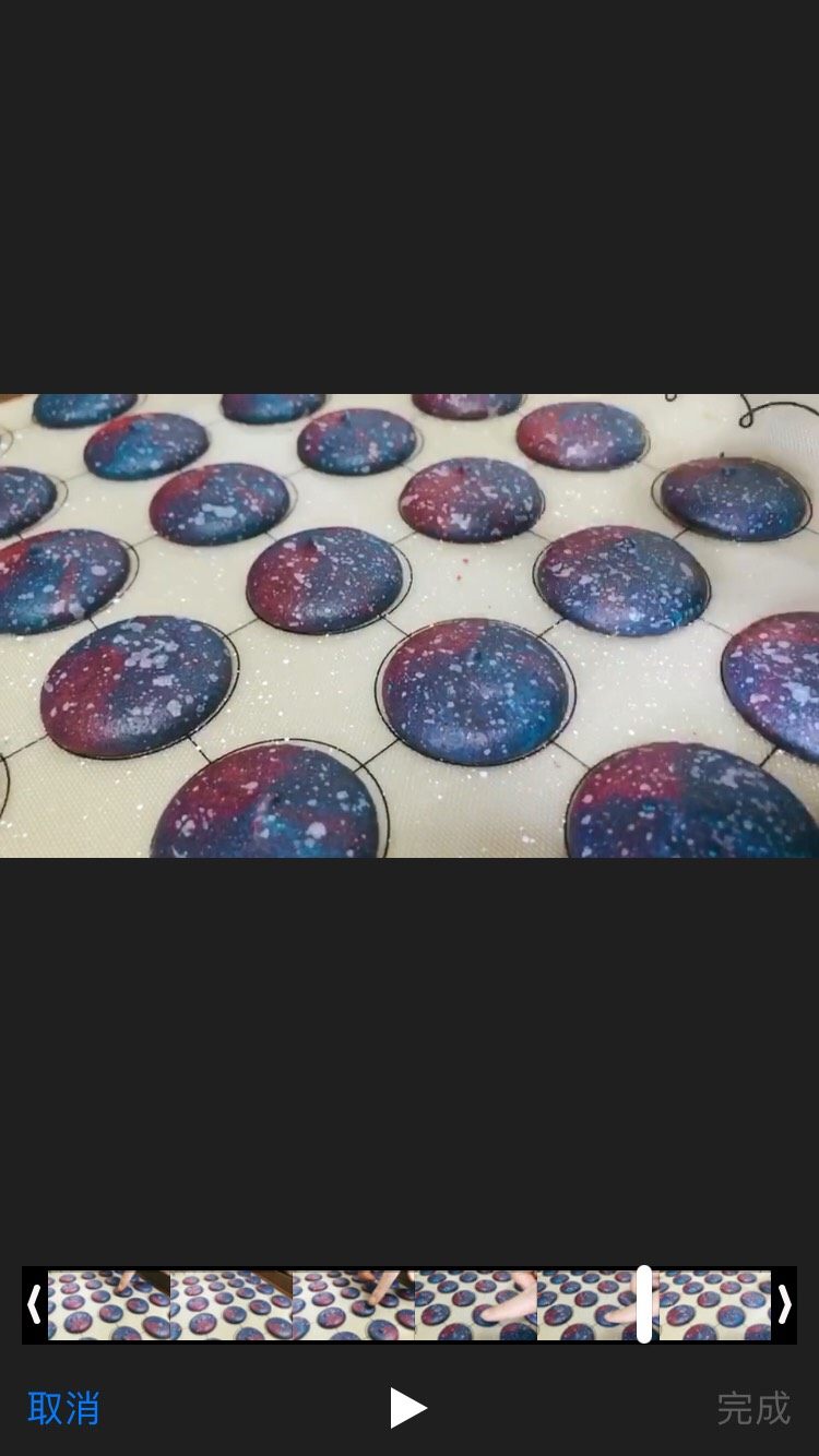 星空马卡龙(意式),看到那个小凹槽了嘛😂,白色dr加酒精用毛刷洒上
