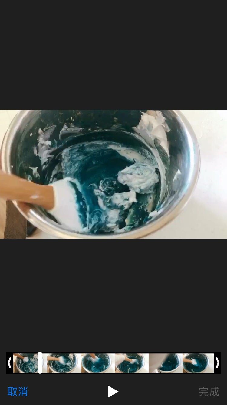 星空马卡龙(意式),前两次搅拌不要紧,第三次手法比较重要,但是感觉我怎么拌也不会消泡😊