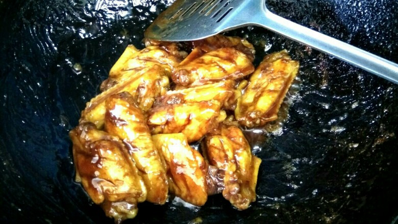 可乐鸡翅,鸡翅变软，最后收汁关火