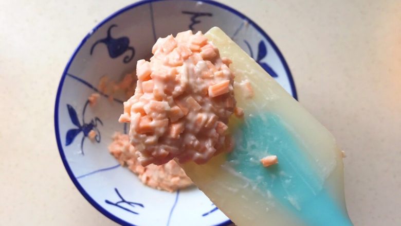 香煎红薯饼,搅拌至浓稠的糊状,不会散开就可以了