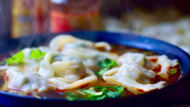仿金钟阁云吞的三鲜馄饨,现包现煮现吃,汤里可以加自己喜欢的料,不吃葱的加几根香菜也不错。