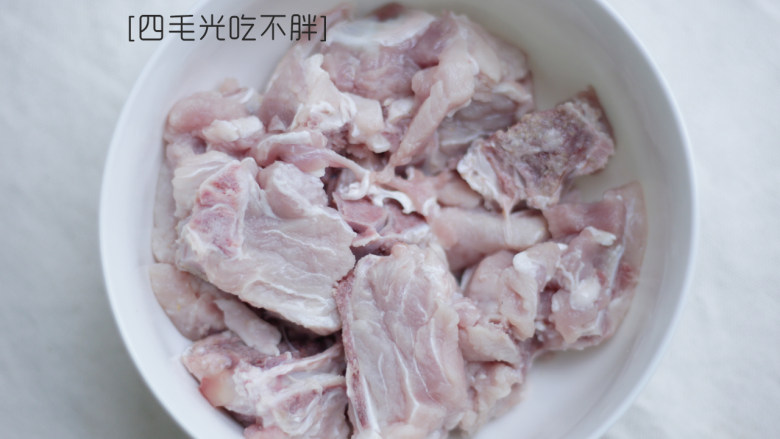 滋补土龙排骨汤,<a style='color:red;display:inline-block;' href='/shicai/ 434'>排骨</a>洗净备用;