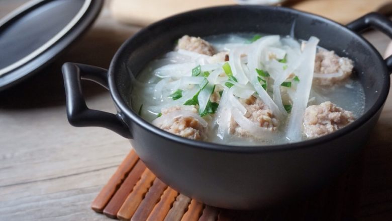 萝卜丝肉丸汤,盛起即可品尝