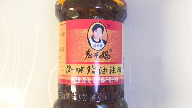 香菇酱,<a style='color:red;display:inline-block;' href='/shicai/ 10084'>老干妈</a>打开备用