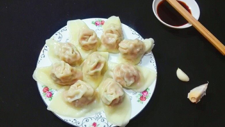 乡味+盐城白胡椒胡萝卜猪肉大馄饨,漂亮吧！还好吃😋