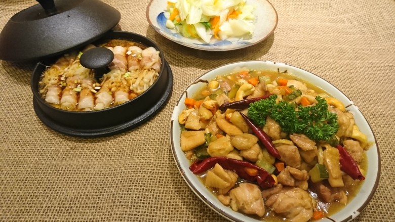 一鍋兩菜!
金針菇卷+宮保雞丁,一鍋兩菜!✌只需把材料放進去就搞定哦!