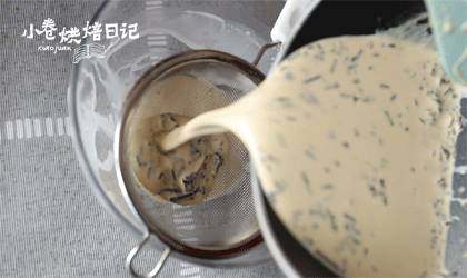 我有一款淡淡红茶口感的太妃糖,你心动了吗?,过滤出红茶茶叶。