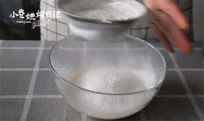 烤年糕?你太天真了:这款西式烤年糕让你乐不思蜀!,筛入<a style='color:red;display:inline-block;' href='/shicai/ 520'>糯米粉</a>,搅拌均匀