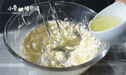饿了?就来一片罗马盾牌吧!一口一个香脆,加入蛋清,一定要少量多次的加,差不多整个步骤的话分八次左右加入,且每一次加入都是前一次被黄油糊完全吸收以后加入下一次。