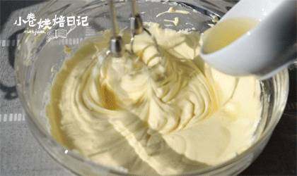 有网红芝士条陪伴的下午茶才叫懂得生活,加<a style='color:red;display:inline-block;' href='/shicai/ 919'>柠檬汁</a>搅拌均匀。
