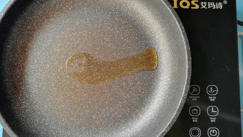 南瓜烙,起锅倒入黑芝麻核桃油