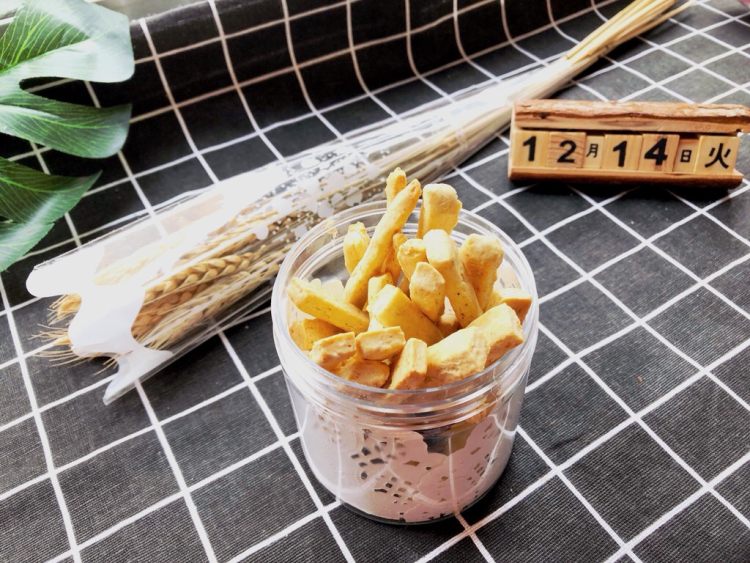     宝宝辅食之补钙小零食— 虾条饼干
