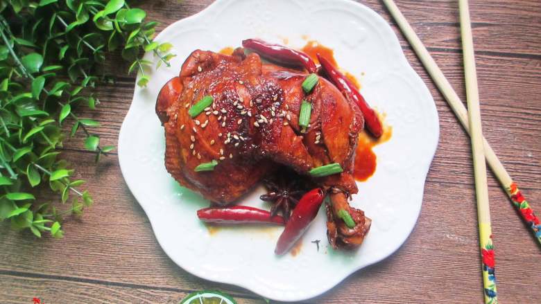 吮指鸡腿,汤汁不要丢,直接拌干饭吃贼香