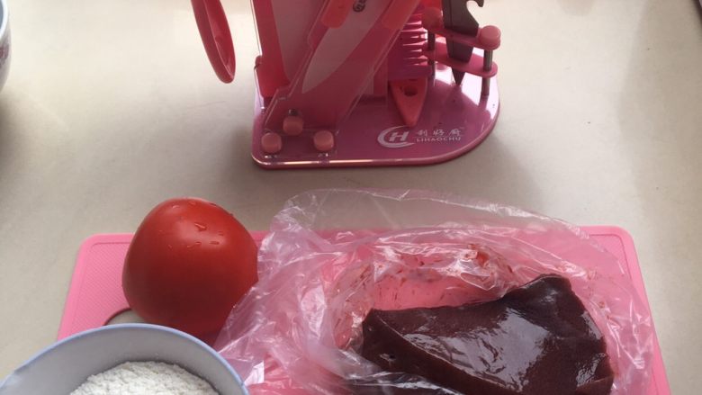 宝宝补铁面条,准备好食材,鸡蛋可加可不加