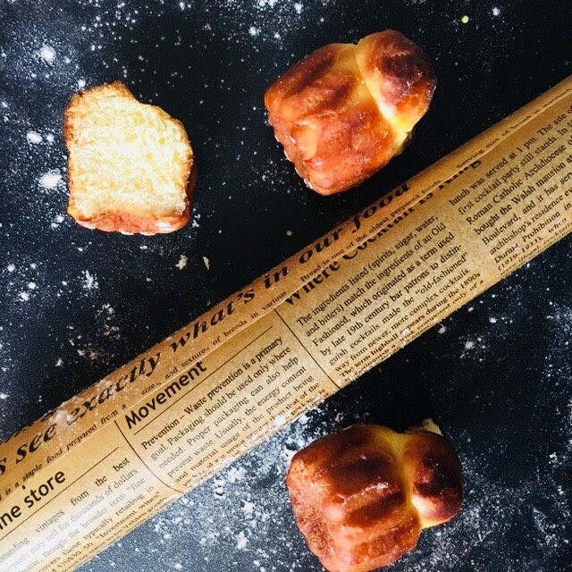 法式布里欧修,烤好后,不要马上食用。放置1到2个小时,让它在降温过程中,完全糊化过程。