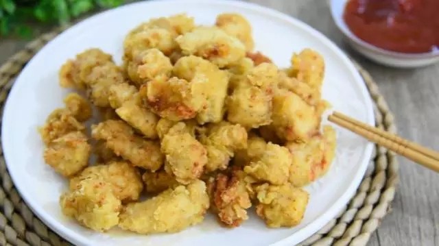 不输肯德基的鸡米花,做法简单,一学就会!,鸡米花可以搭配番茄酱、甜辣酱,味道非常棒哦!
