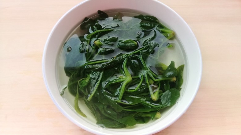 菠菜饼,过一下凉水