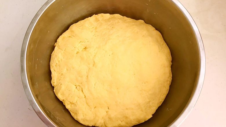地方菜+玉米面馒头,揉成光滑的面团,饧发1个小时