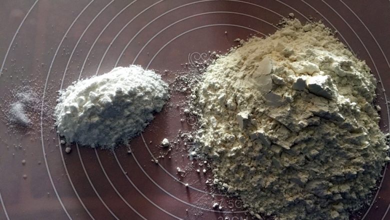 苹果派,派皮做法:面粉、糖粉、盐称量好