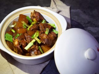 冬季常吃的食材：排骨炖白萝卜